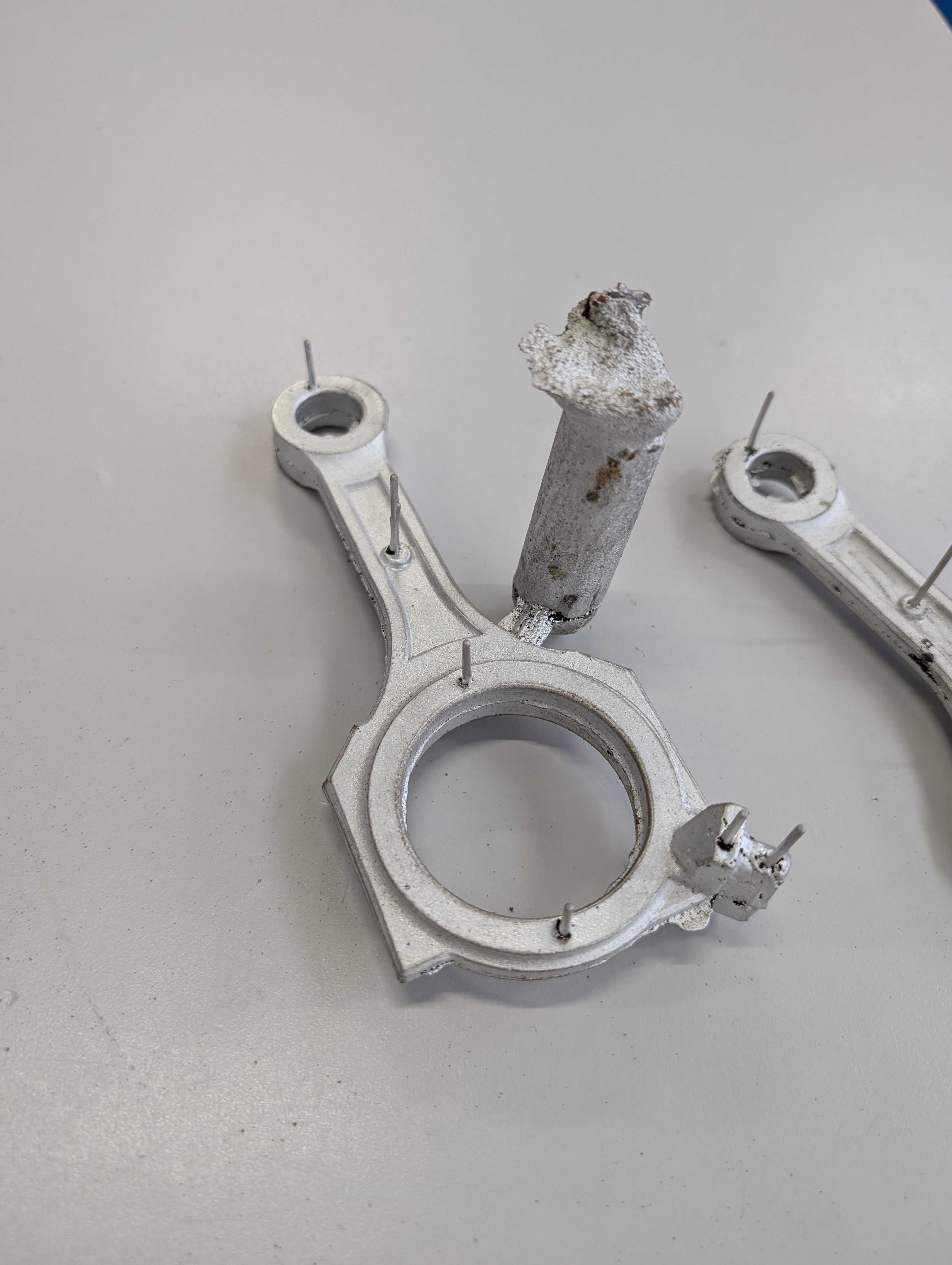 Bielle réalisée en fonderie d'aluminium