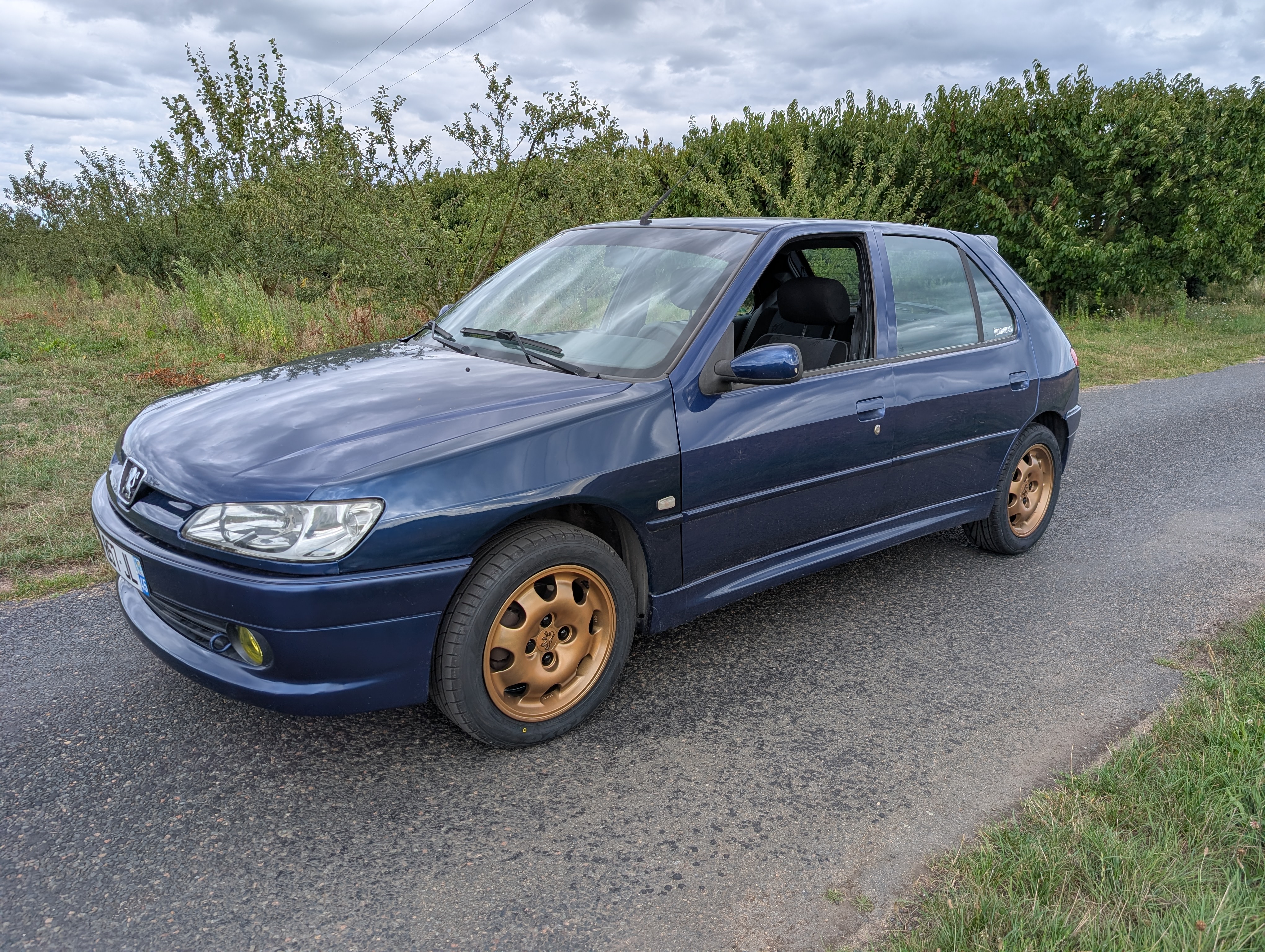 Jantes finies montées sur la voiture