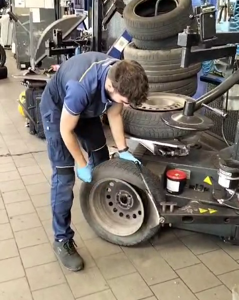 Décollage d'un pneu